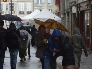 Malgr+® la pluie Battante, le public est venu +á Alternatiba