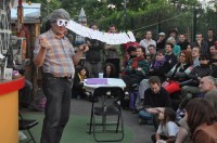 Le fameux Grozetienne dans une conférence gesticulée sur les Villes en transition